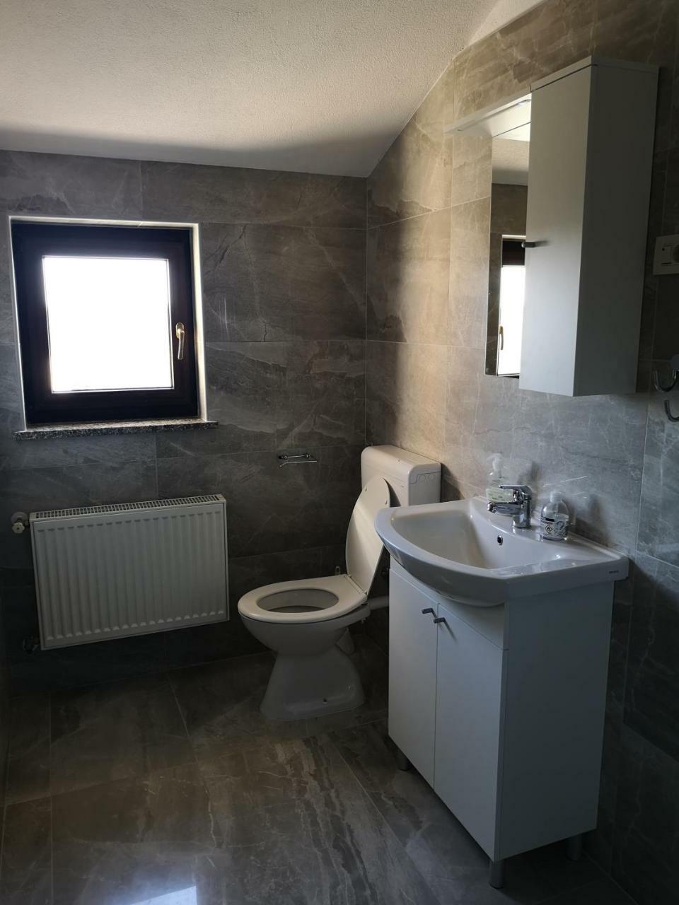 Ante Apartment *