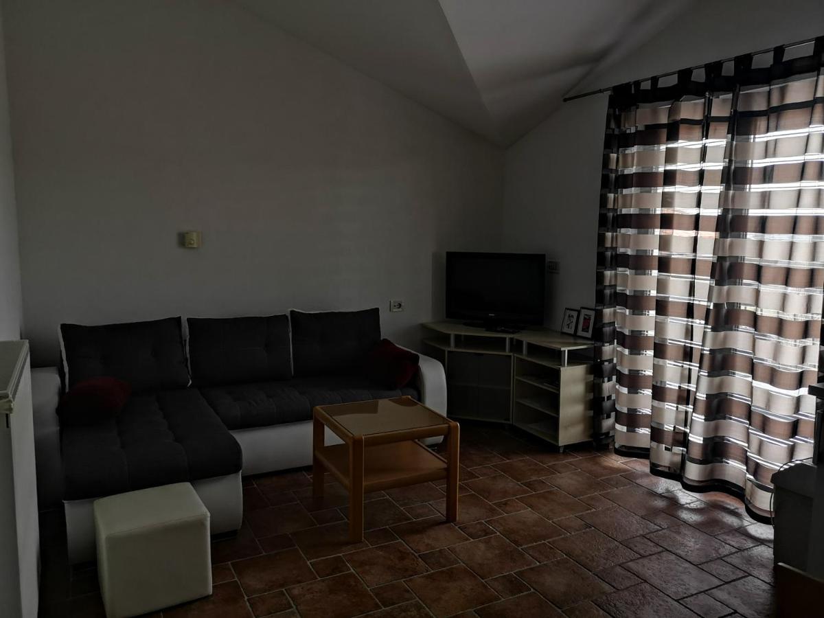 Apartment Ante *